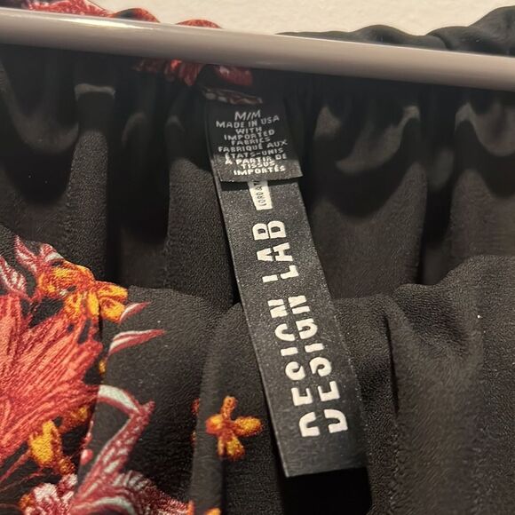 Design Lab Black and Red Floral Mini Dress with wide Sleeves size medium - Picture 4 of 6